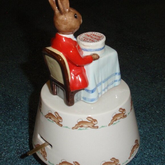 ROYAL DOULTON BUNNYKINS Happy Birthday Music Box DB36 Beatrix Potter Cute Gift! - Picture 3 of 11